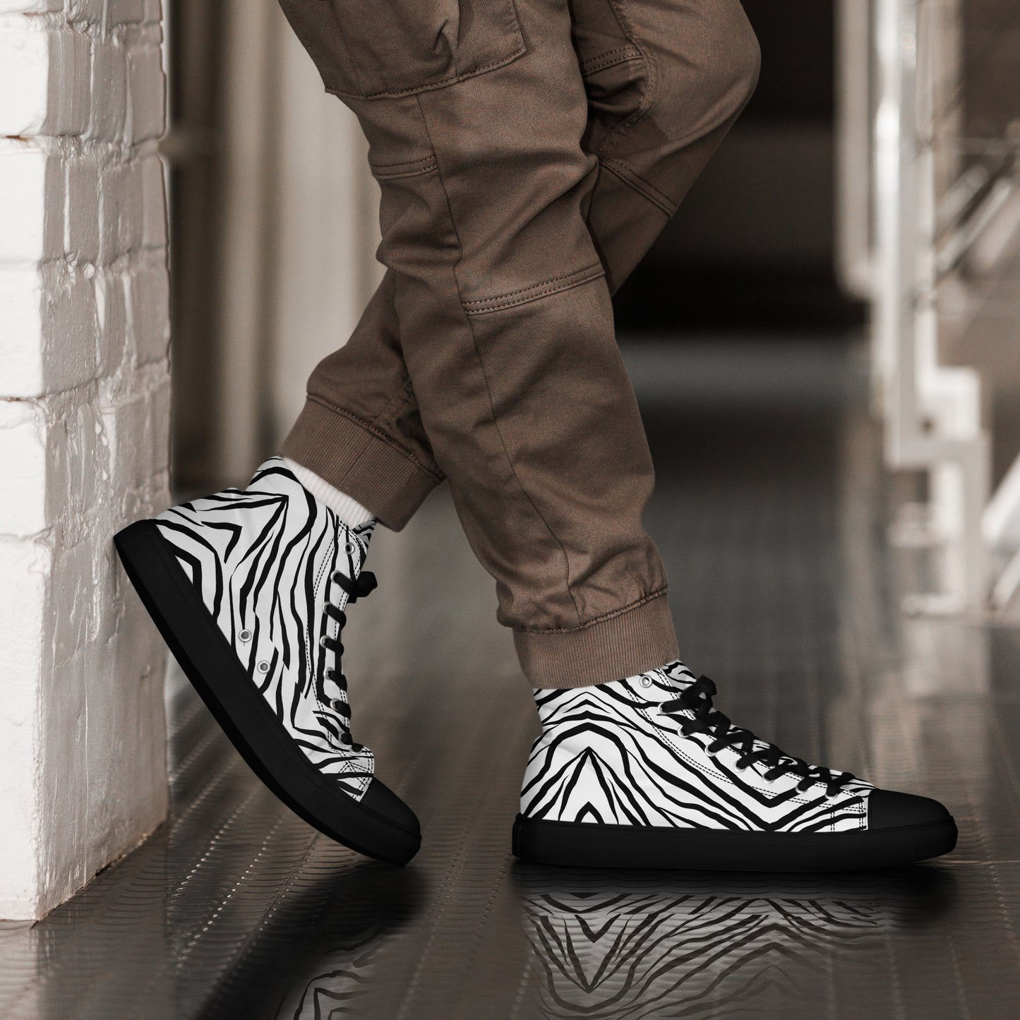 Striped Zebra Vibrance Men’s High Top Canvas Shoes - FLAKOUT